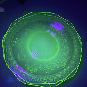 Lot of 2 Vintage Vaseline Uranium Green Depression Glass Small Plates 5-6”